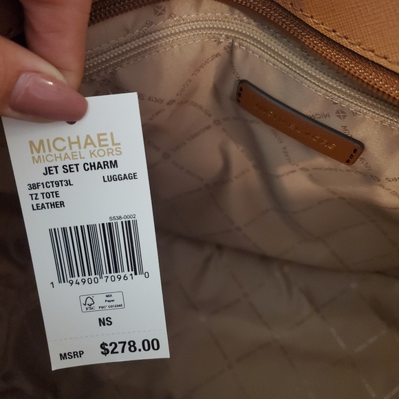 SOLD!! MICHAEL KORS purse - Picture 6 of 7